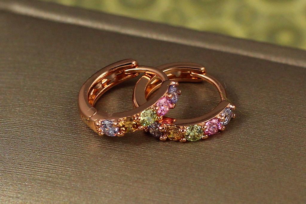 Серьги Xuping Jewelry колечки с камнями 1,3 см Золотистый/Разноцветный