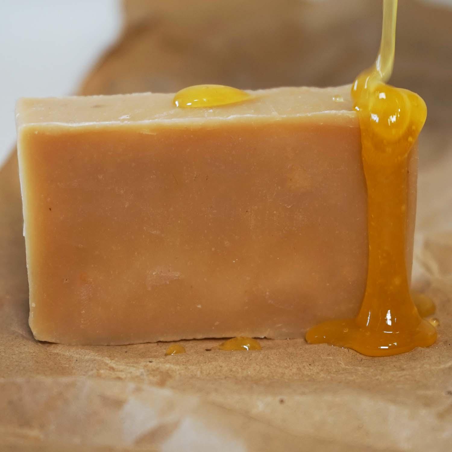 Мыло ручной работы Медовое с воском и цитрусом натуральное (2027) Мыло ручной работы Медовое с воском и цитрусом натуральное (2027)