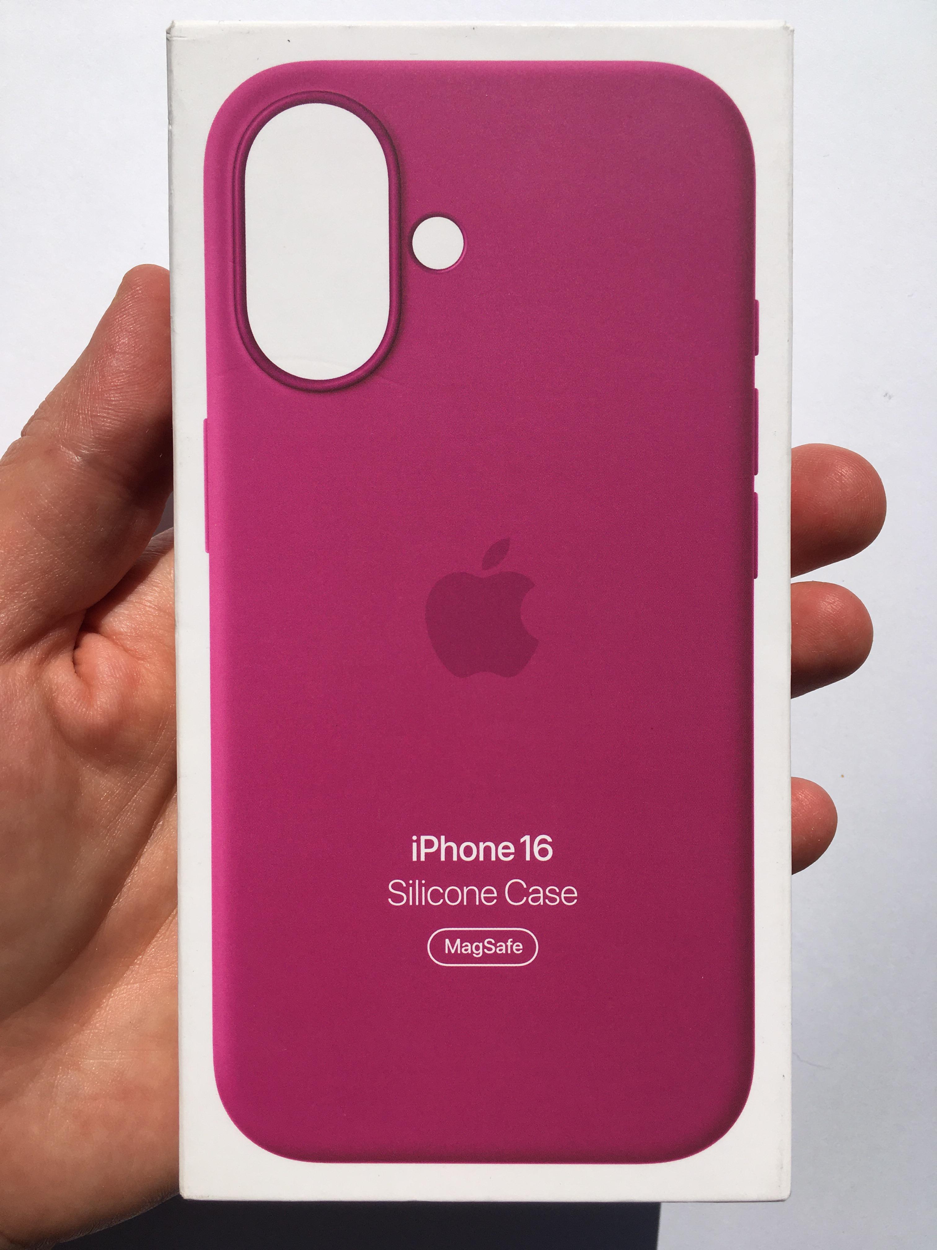 Чехол силиконовый Silicone Case with MagSafe для Apple Iphone 16 6,1" Fuchsia (11774639)