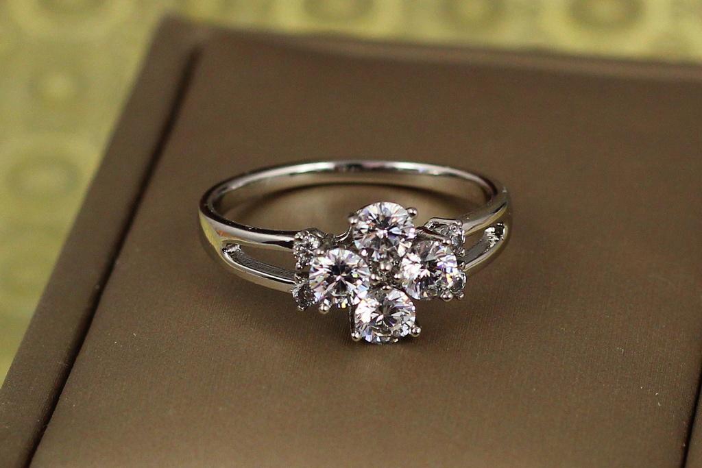 Кольцо Xuping Jewelry камень 6 мм р. 20 Серебристый