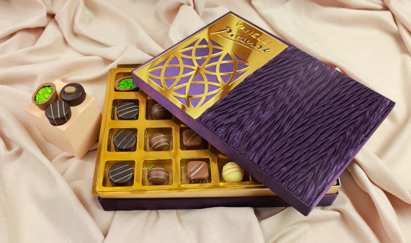 Цукерки подарункові Vanelli PICASSO праліне асорті Дзеркало 315 г (24092605) - фото 2 Цукерки подарункові Vanelli PICASSO праліне асорті Дзеркало 315 г (24092605) - фото 2