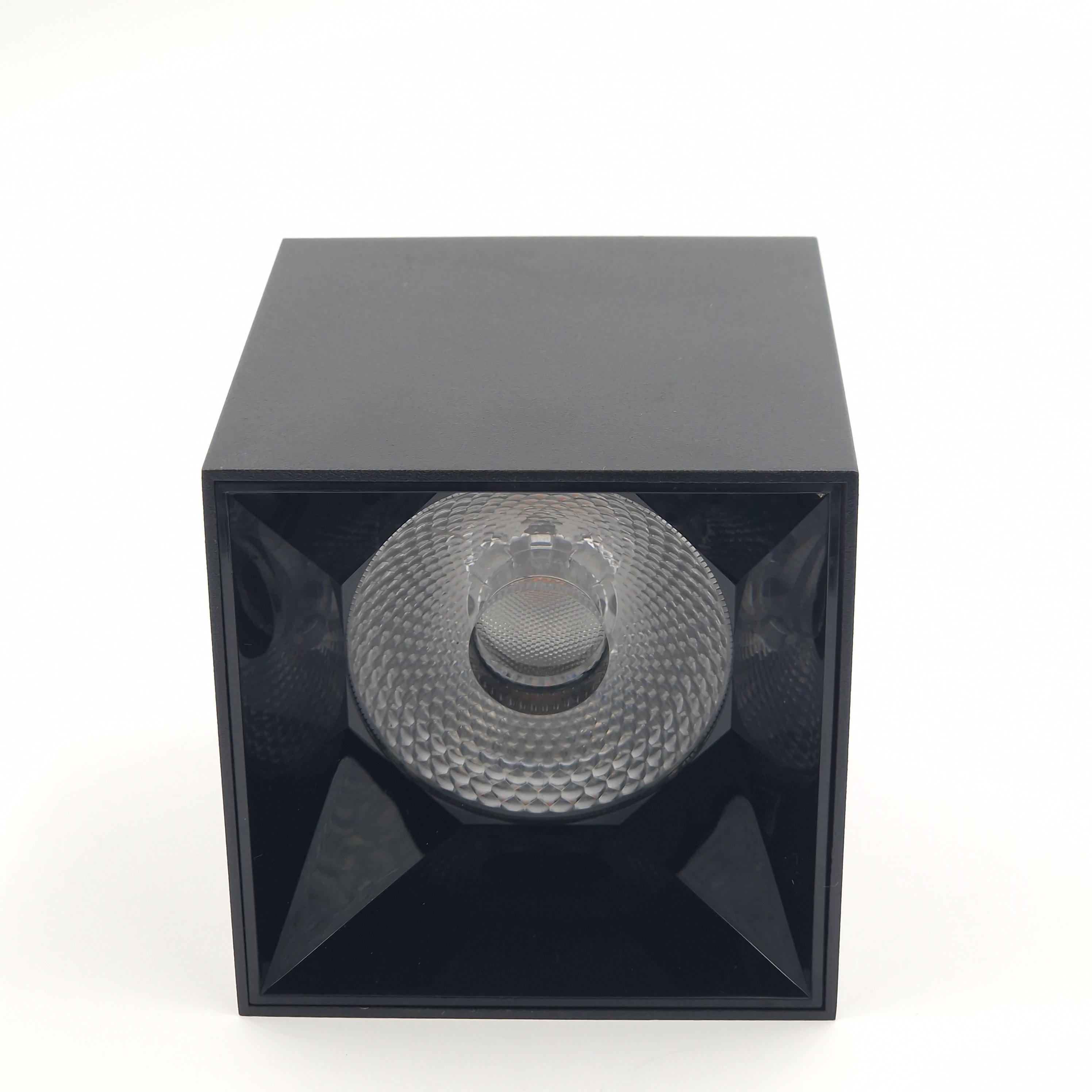 Светильник накладной Light Club 12 Вт 4000 К IP20 точечный Черный (LTR617CS-12-4-BK) - фото 5 Светильник накладной Light Club 12 Вт 4000 К IP20 точечный Черный (LTR617CS-12-4-BK) - фото 5