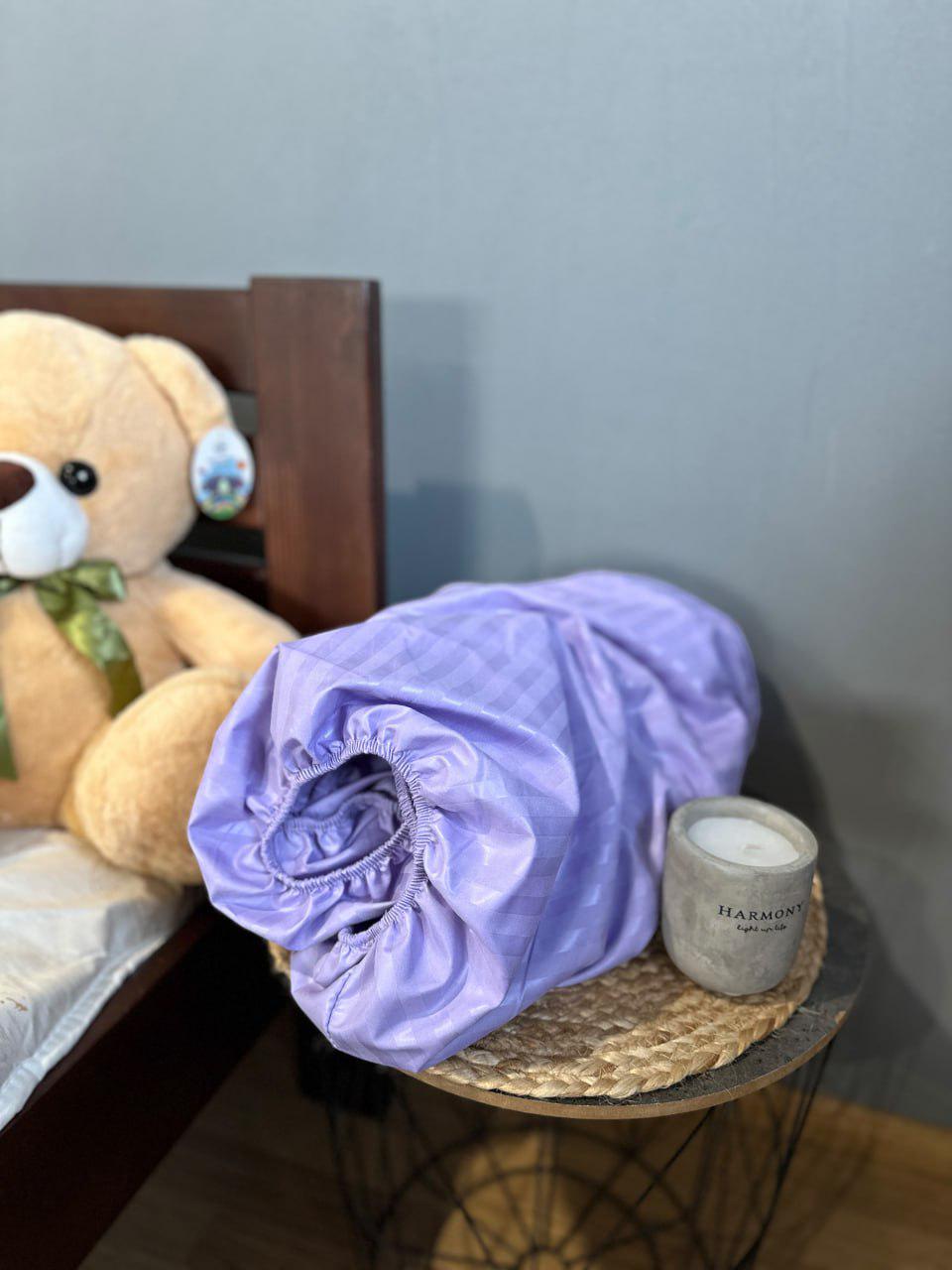 Простынь полисатин в полоску на резинке 160х200х25 см Лавандовый