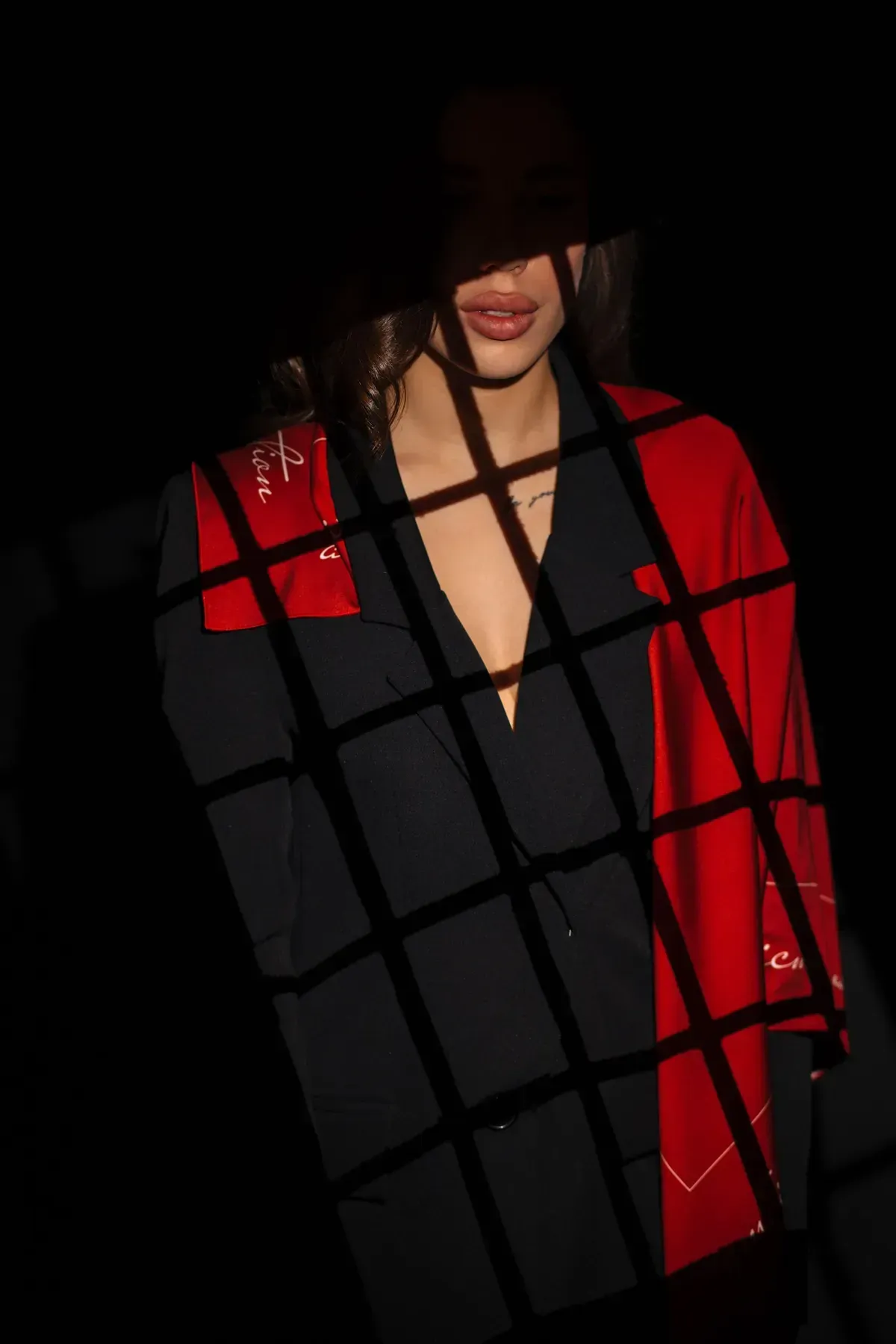 Платок Ты разная шелковый односторонняя печать 55х55 см Красный (27581353) - фото 4 Платок Ты разная шелковый односторонняя печать 55х55 см Красный (27581353) - фото 4