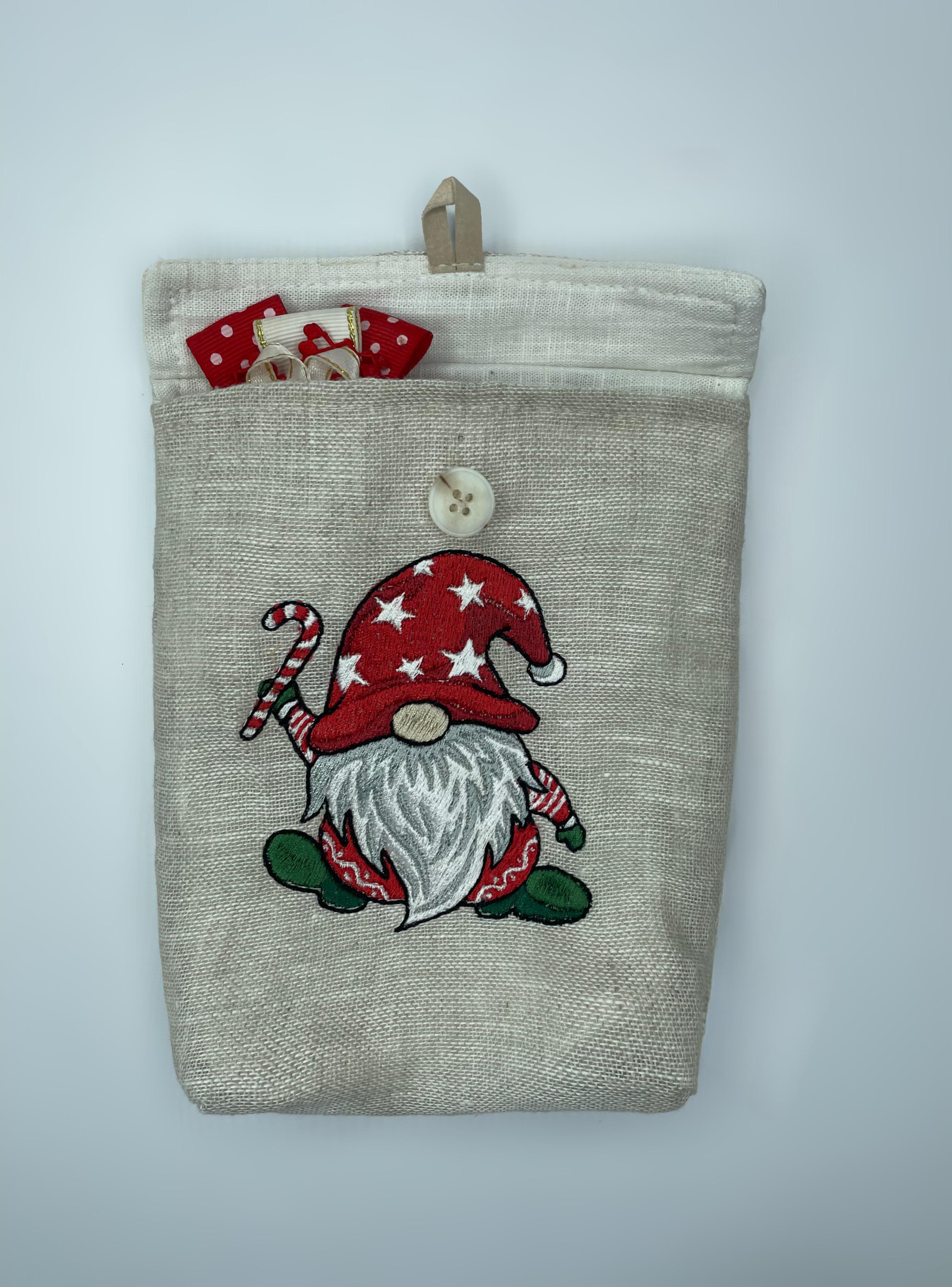 Подарочный мешочек с вышивкой Гном с конфетой 15х20 см (30837148) - фото 5 Подарочный мешочек с вышивкой Гном с конфетой 15х20 см (30837148) - фото 5