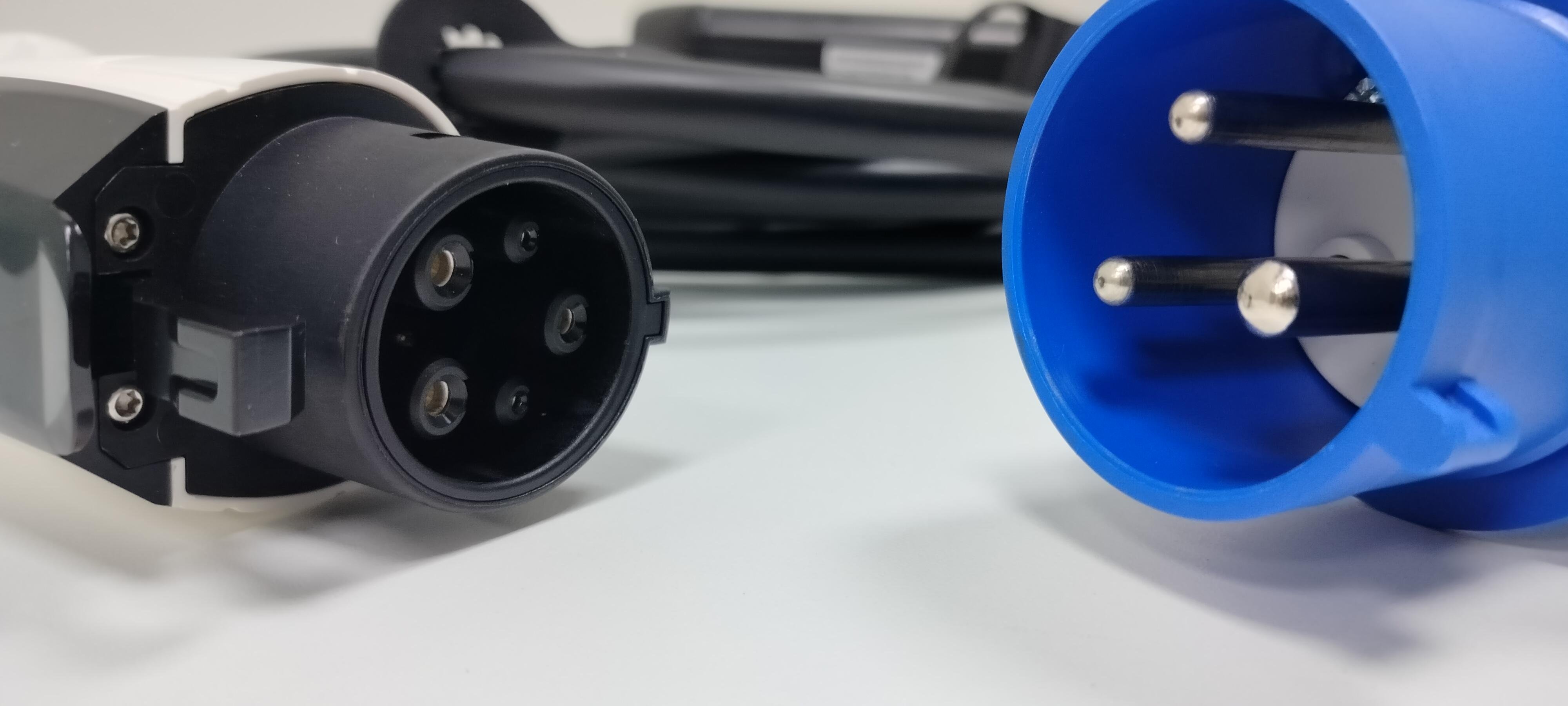 Зарядное устройство для электромобиля J1772 OLED экран 32 A/7 кВт портативное с силовой розеткой 220 В 32 А (XCOM32A-G02) - фото 9 Зарядное устройство для электромобиля J1772 OLED экран 32 A/7 кВт портативное с силовой розеткой 220 В 32 А (XCOM32A-G02) - фото 9