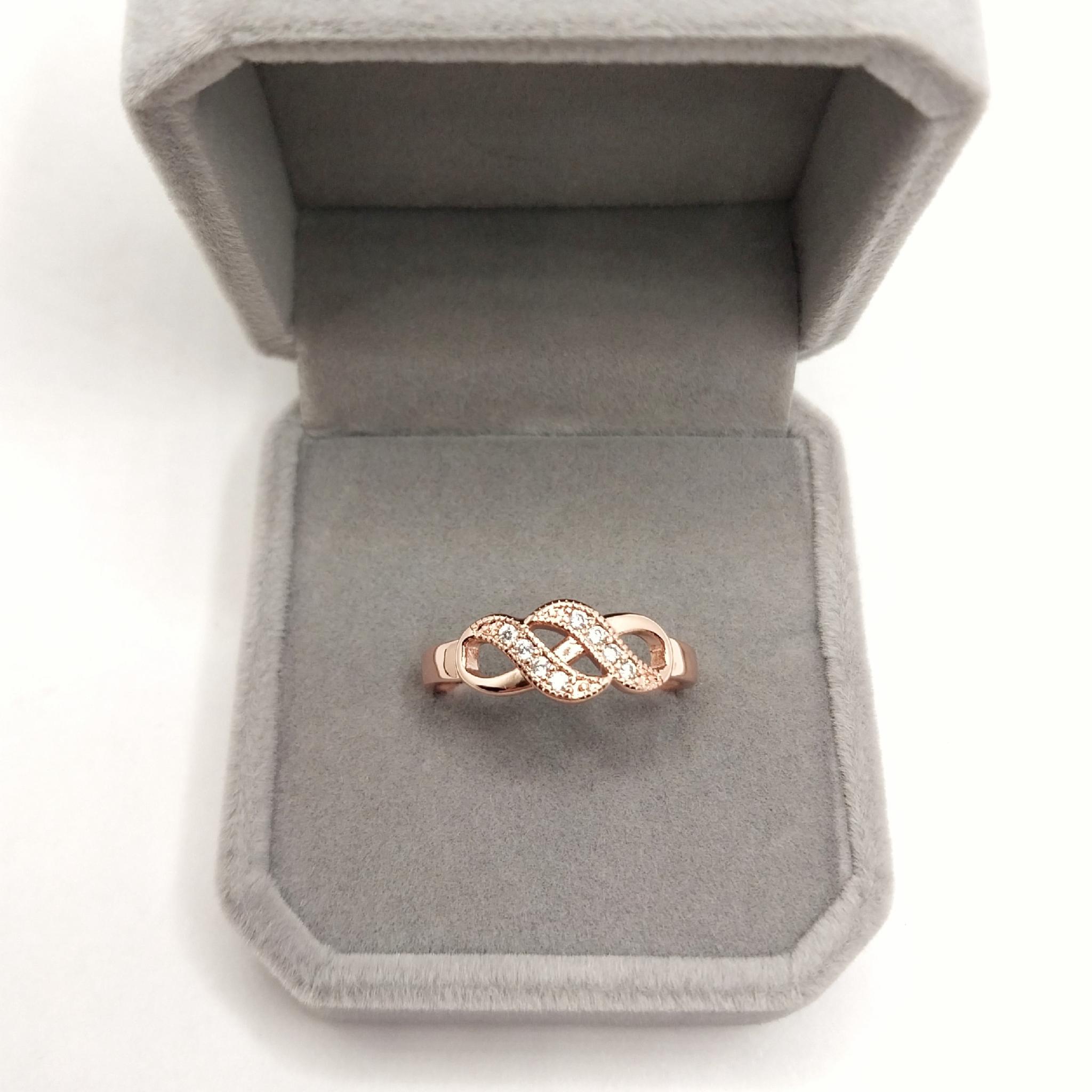 Кольцо Xuping Jewelry с цирконами Переплетение чувств покрытие медзолото 18К в бархатной коробочке (9792)