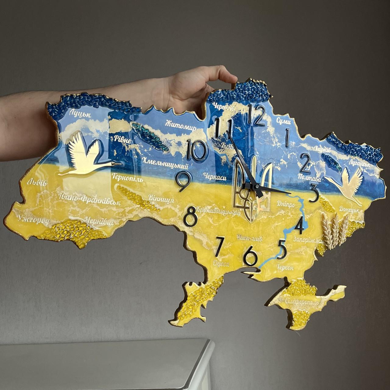 Часы настенные из эпоксидной смолы Карта Украины 60х38 см