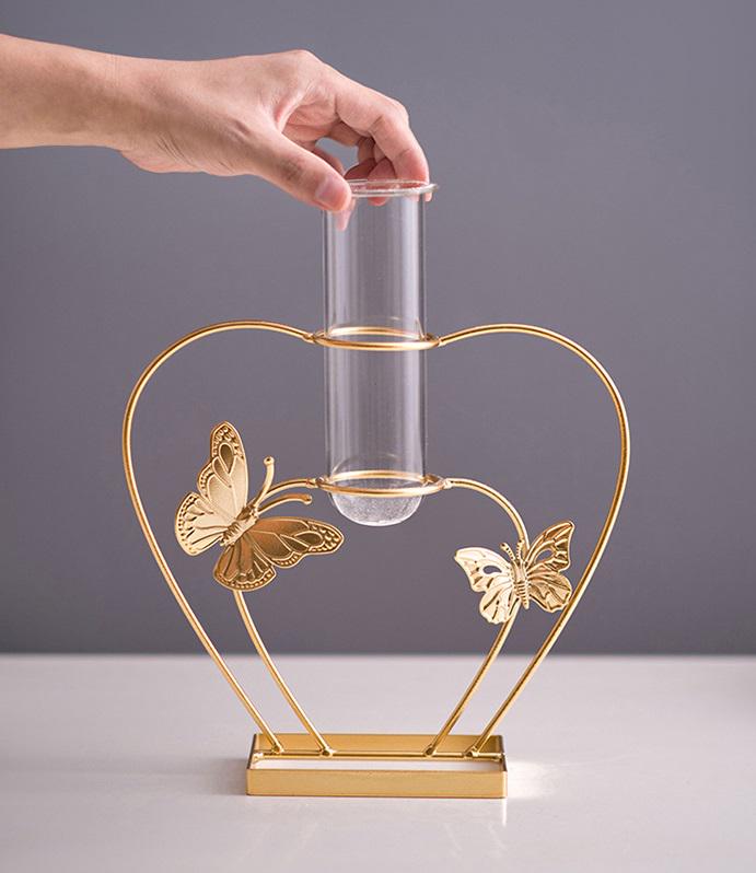 Ваза для квітів Метелики Серце 15042 12х21х23 см золота (5003205) - фото 2 Ваза для квітів Метелики Серце 15042 12х21х23 см золота (5003205) - фото 2