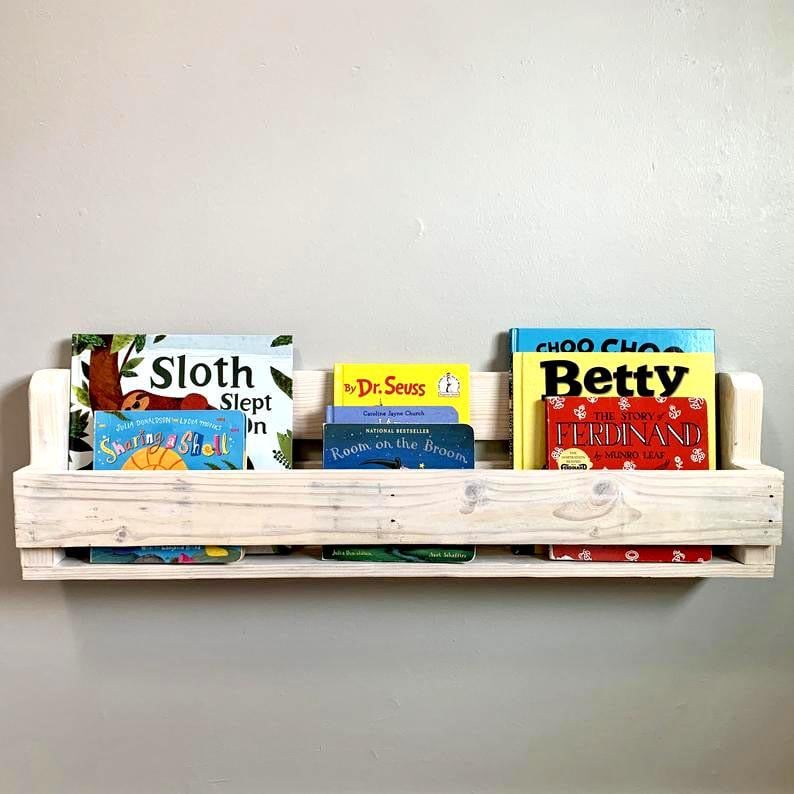 Полка книжная настенная из дерева Кристо Бланже (КПГ-001801)