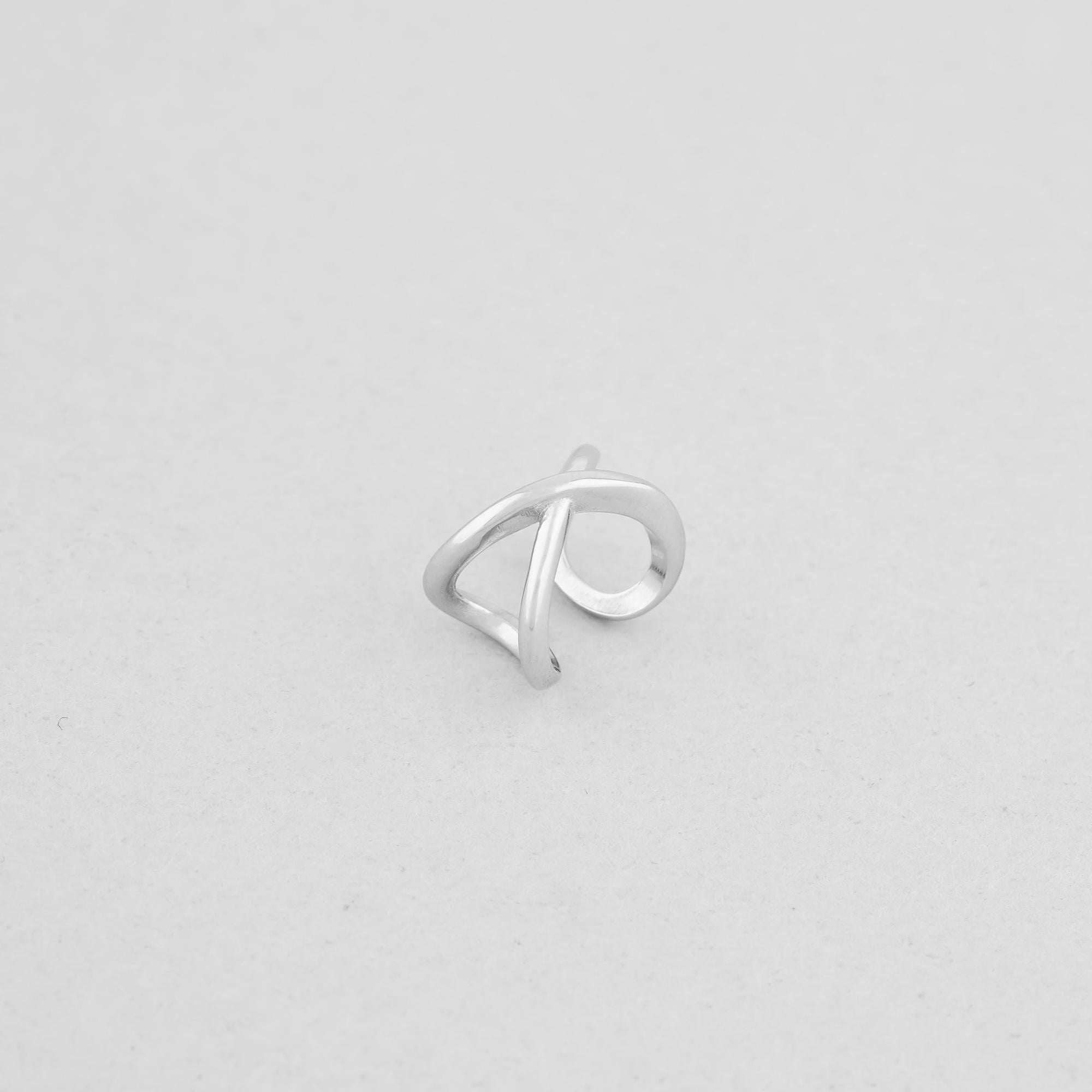 Серебряные серьги Minimal Сплетение (14504) Серебряные серьги Minimal Сплетение (14504)
