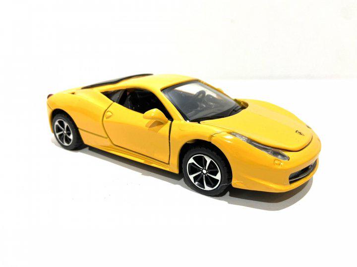 Машинка TK Union Group Ferrari LF-27029 1:32 металлическая Желтый (40669235)