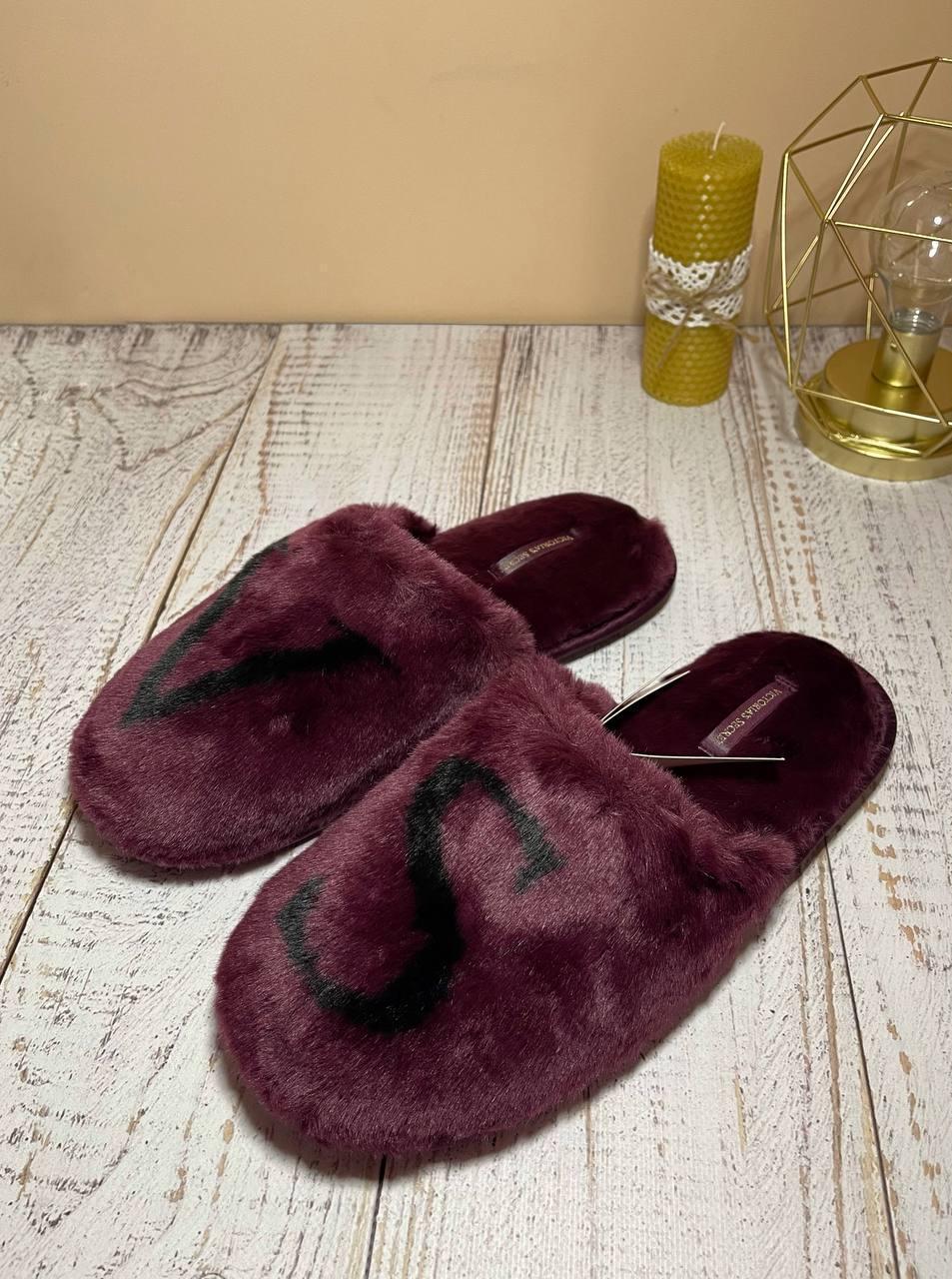 Тапочки домашние женские меховые Victoria's Secret Closed Toe Faux Fur Slipper Kir с логотипом Бордовый - фото 2