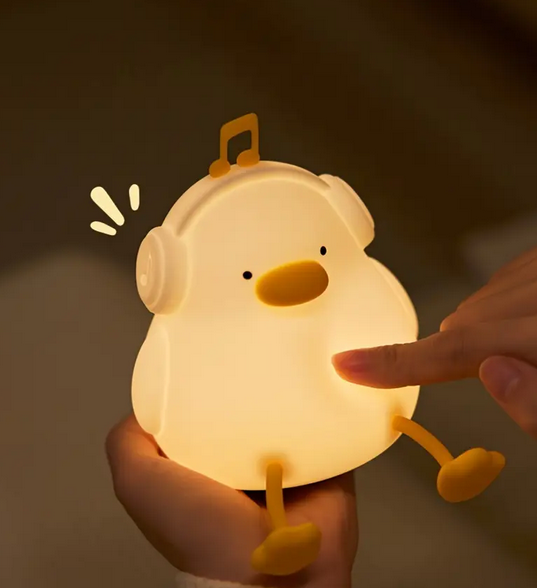 Нічник дитячий силіконовий Каченя в навушниках з таймером (YH-327-W) - фото 10 Нічник дитячий силіконовий Каченя в навушниках з таймером (YH-327-W) - фото 10