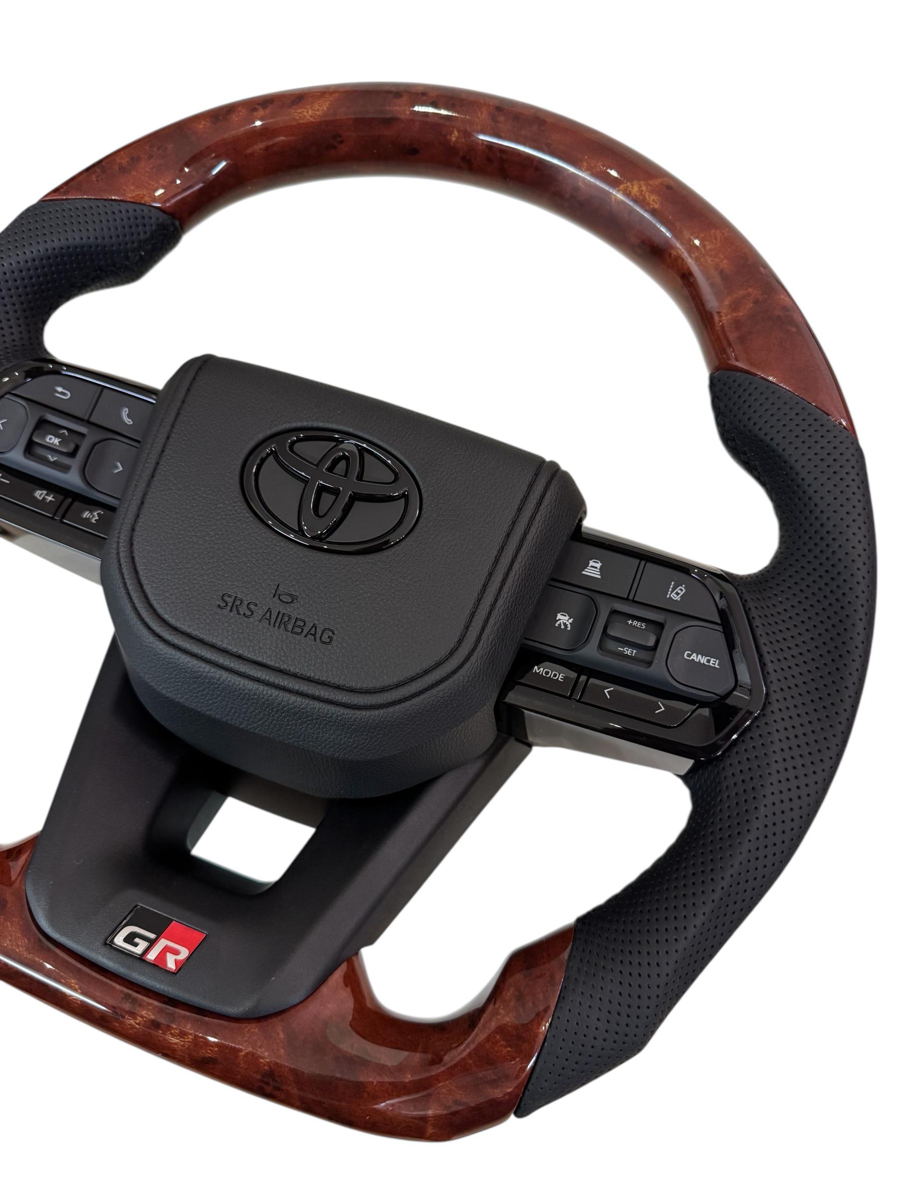 Кермо для Toyota Land Cruiser 100/Prado 120 GR під оригінальний колір салону в сборі зі скошеним низом логотип чорний глянець (30246663) - фото 3