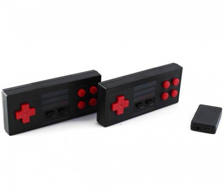 Приставка игровая с беспроводными джойстиками на 620 игр Черно-красный