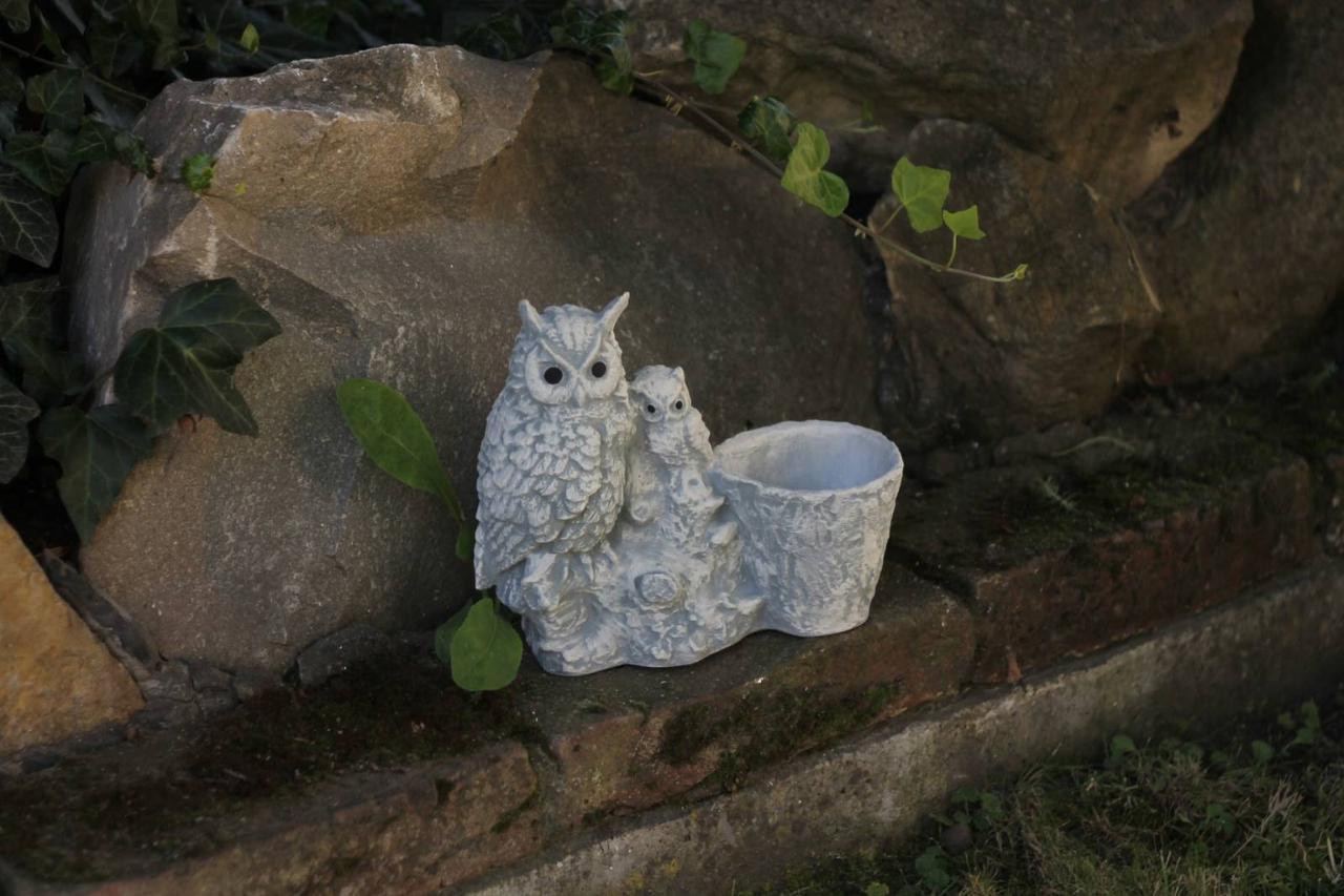 Садовая фигура/статуэтка Сова с кошиком из цемента ручная работа 10 см (623209)