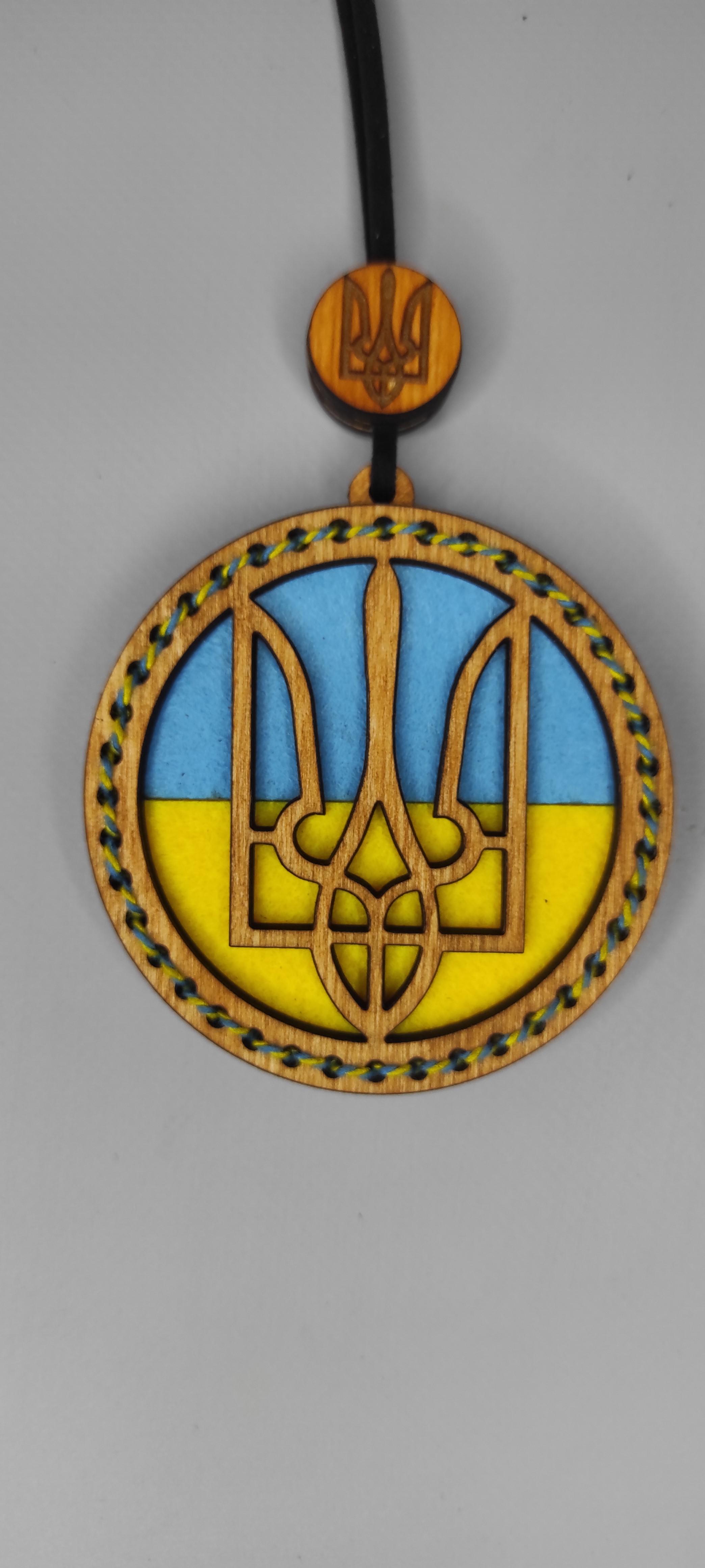 Ароматизатор из дерева в машину с логотипом KIA Баблгам и подарочный бокс - фото 4 Ароматизатор из дерева в машину с логотипом KIA Баблгам и подарочный бокс - фото 4