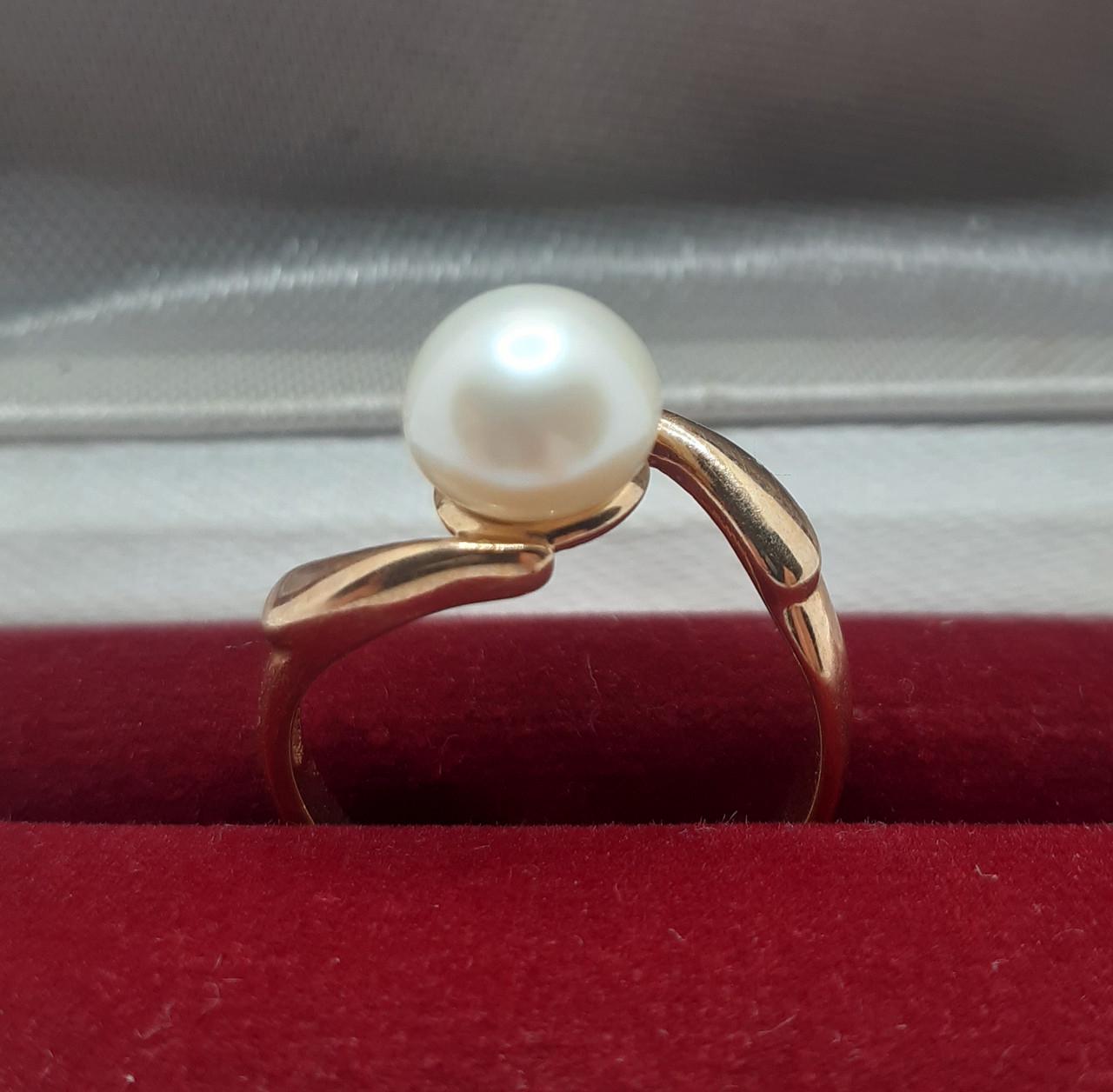 Кольцо золото 585° белая жемчужина 3,77 г р. 17,5 (к638)