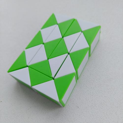 Головоломки Kогическая змейка 24 треугольничка в пакете (588-16)