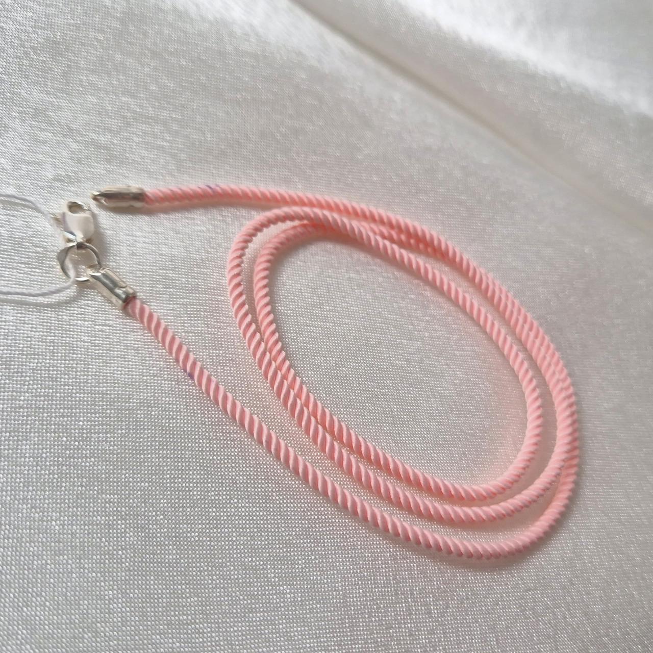 Шнурок на шею милан шелковый 2 мм серебро 925 пробы 0,98 г 55 см Нежно-розовый (6010/2) Шнурок на шею милан шелковый 2 мм серебро 925 пробы 0,98 г 55 см Нежно-розовый (6010/2)