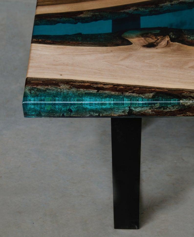 Стіл журнальний річка Сан-Дієго дизайнерський з прозорої синій епоксидної смоли та масиву горіха 8000х500х480 мм - фото 4 Стіл журнальний річка Сан-Дієго дизайнерський з прозорої синій епоксидної смоли та масиву горіха 8000х500х480 мм - фото 4