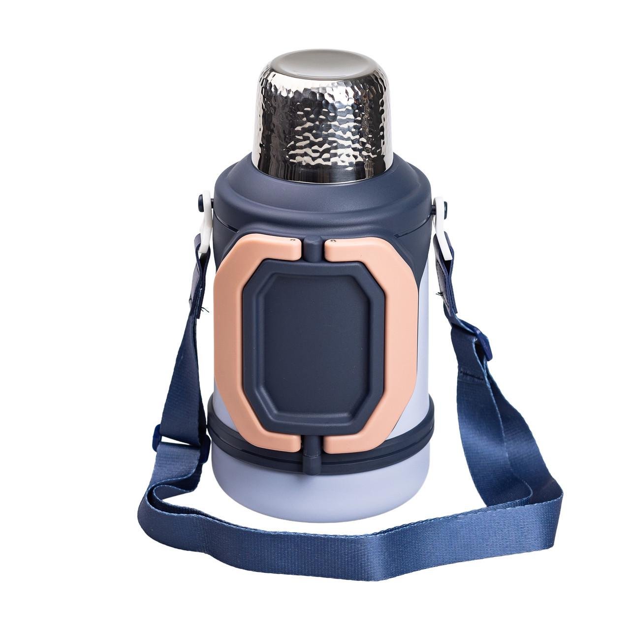Термос Vacuum Cup з ремінцем і складною ручкою 1,5 л Темно-синій (HP-14-21BL) Термос Vacuum Cup з ремінцем і складною ручкою 1,5 л Темно-синій (HP-14-21BL)