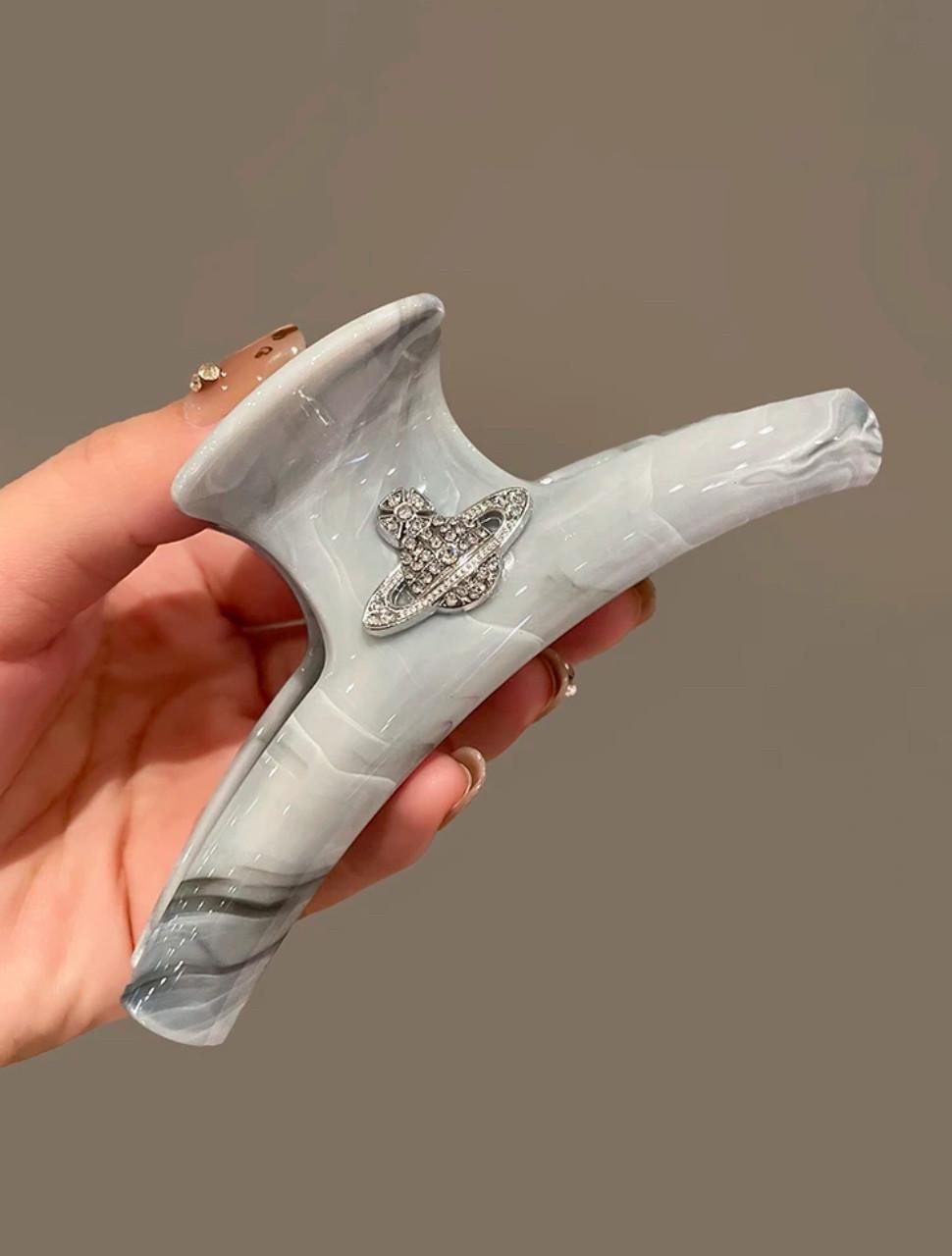 Краб для волос Vivienne Westwood Слоновая кость