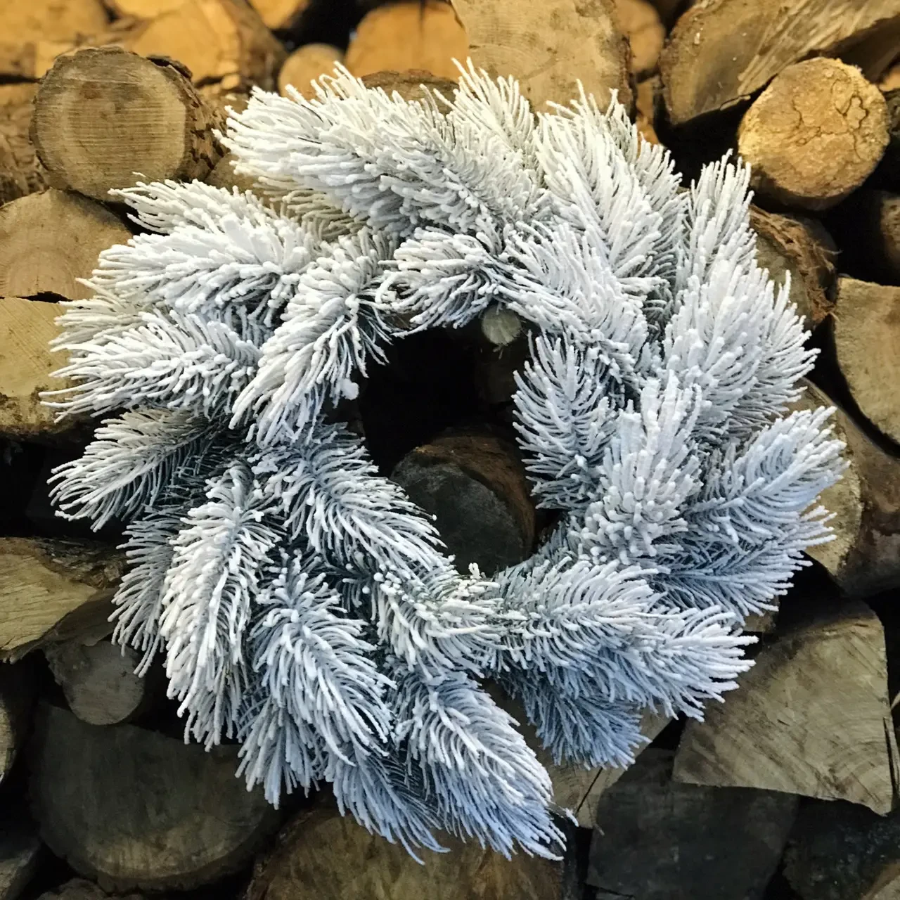 Венок новогодний сосновый литой заснеженный 60 см (CNT00010374)