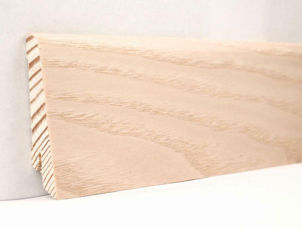 Плинтус деревянный шпонированный Евро 60х18х2400 Ясень выбеленный (pl-19748)