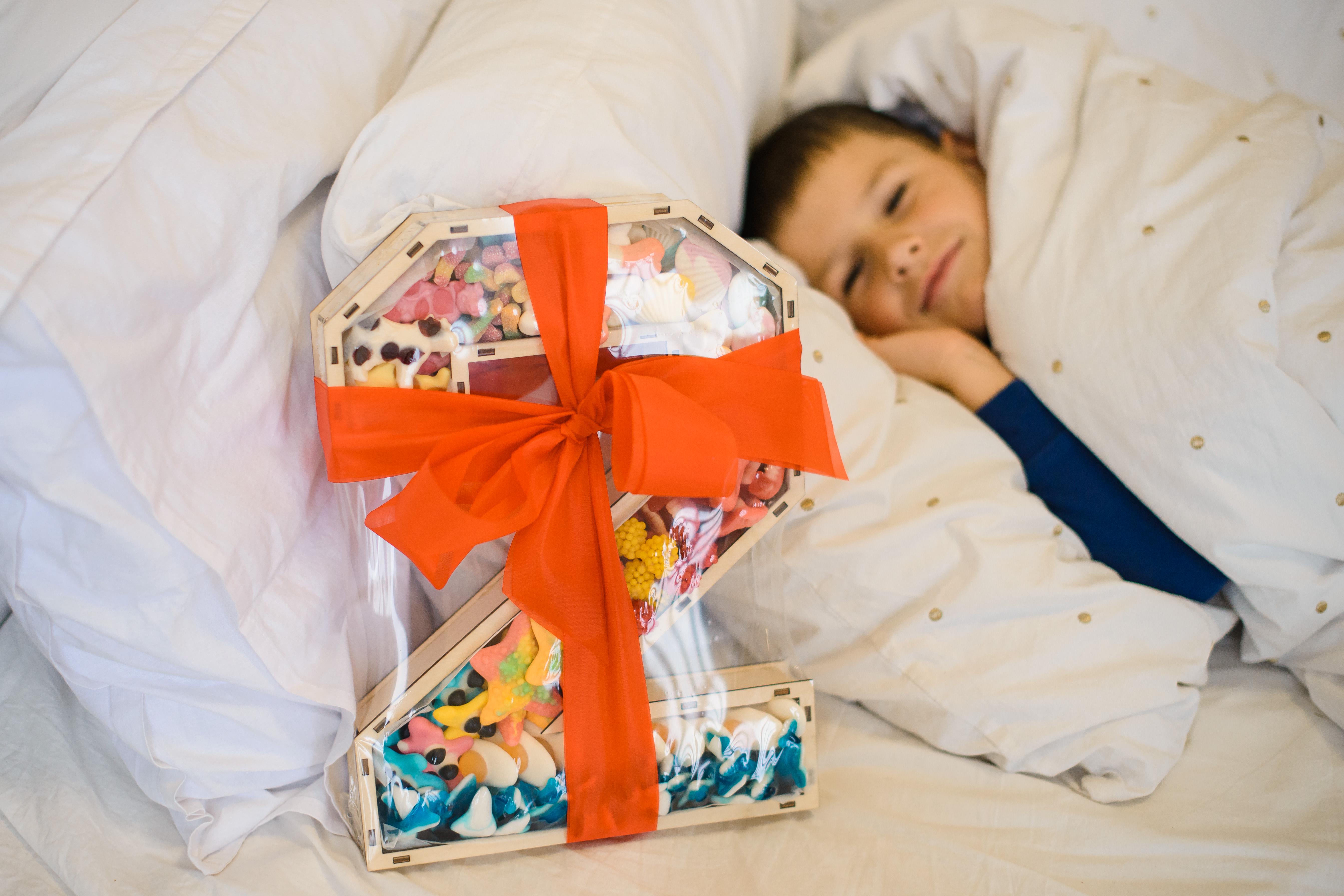 Подарунковий бокс солодкий Цифра 2 з желе (2508049164) - фото 5 Подарунковий бокс солодкий Цифра 2 з желе (2508049164) - фото 5