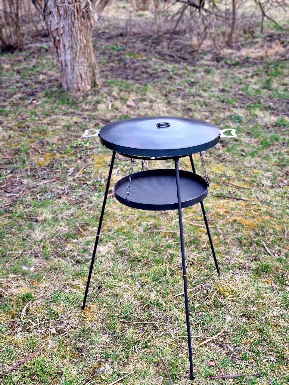 Сковорода-диск для пикника GrillKov с крышкой САДЖ раскладные ноги 94 см 2х47 см d 40 см (В - 2103-4) - фото 2 Сковорода-диск для пикника GrillKov с крышкой САДЖ раскладные ноги 94 см 2х47 см d 40 см (В - 2103-4) - фото 2