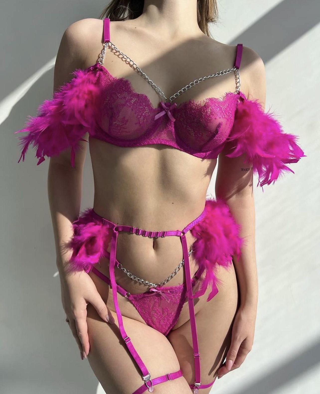 Комплект жіночої білизни з пір‘ям Ліф/трусики/пояс/підв‘язки М Рожевий (0002L) - фото 1 Комплект жіночої білизни з пір‘ям Ліф/трусики/пояс/підв‘язки М Рожевий (0002L) - фото 1