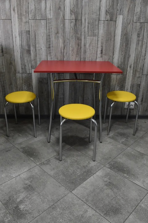Кухонний комплект CHICO Тріо стіл/табурети 3 шт. в хромі 60х80х75 см Червоний/Жовтий (28374763)