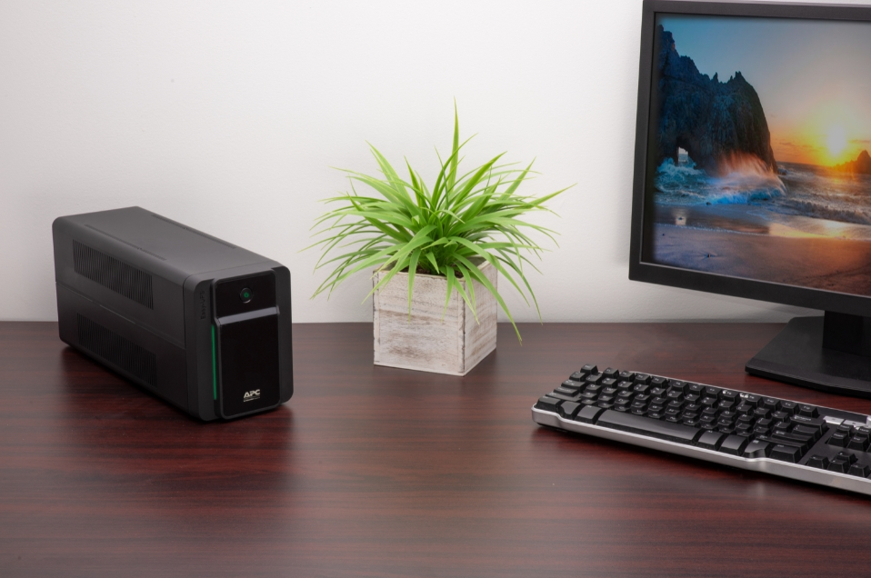 Джерело безперебійного живлення APC Easy UPS 900VA Schuko (BVX900LI-GR) - фото 5 Джерело безперебійного живлення APC Easy UPS 900VA Schuko (BVX900LI-GR) - фото 5