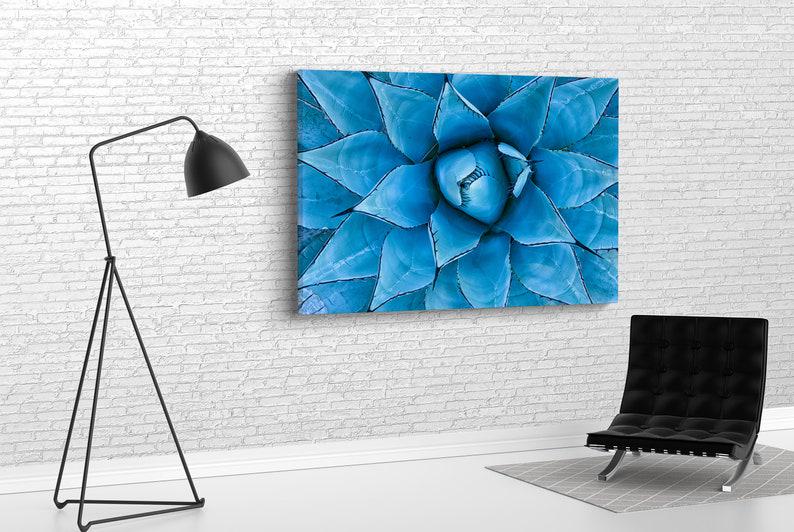 Картина для интерьера Цветок сукулент з голубыми лепестками 51x34 см (660)