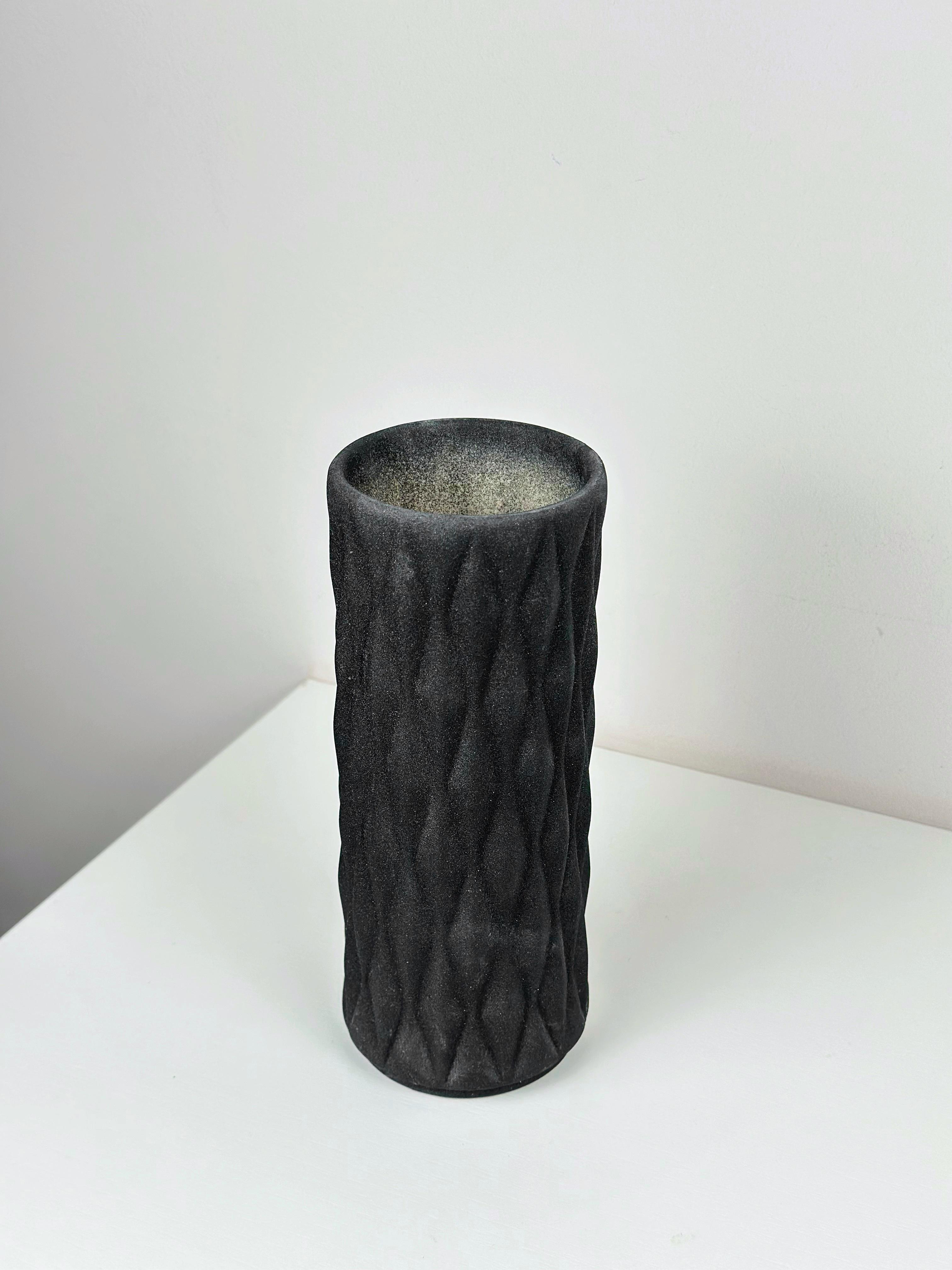 Ваза для квітів і декору глиняна керамічна Кристал 20 см Чорний (4001-15) - фото 10 Ваза для квітів і декору глиняна керамічна Кристал 20 см Чорний (4001-15) - фото 10