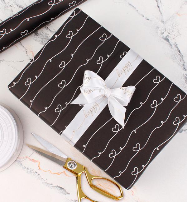 Подарочная бумага для упаковки Сердца на черном 70 см 8 м (135397)