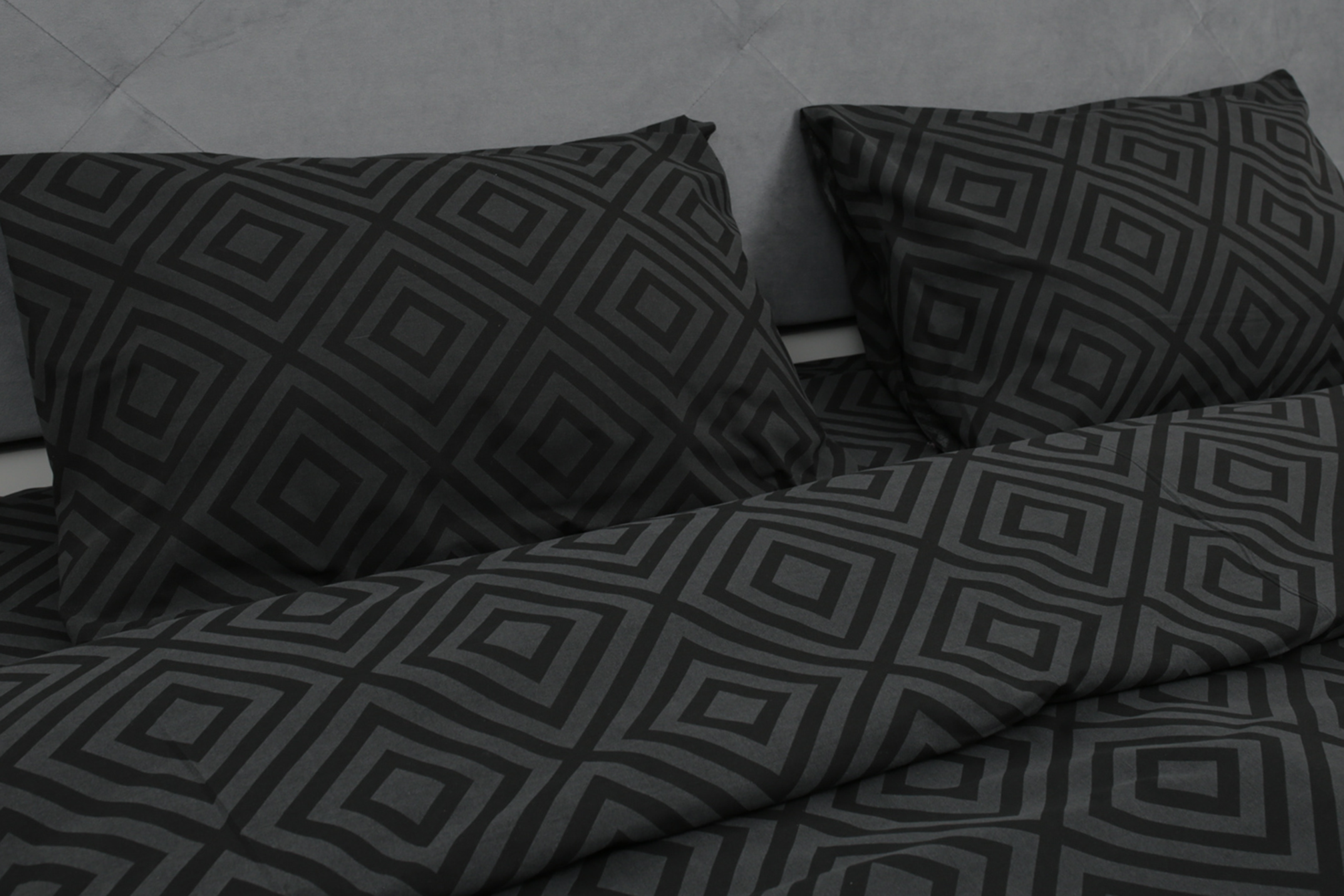 Комплект постельного белья полуторный Amore Glux-132 бязь Черный (KPB-A1,5-GLux-132black(50x70)_) - фото 3 Комплект постельного белья полуторный Amore Glux-132 бязь Черный (KPB-A1,5-GLux-132black(50x70)_) - фото 3