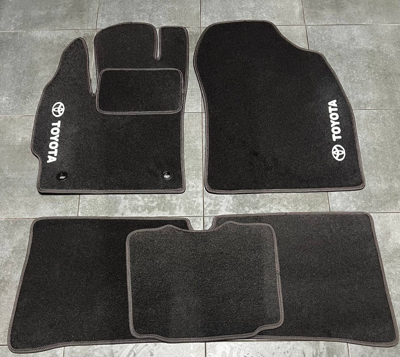 Килимки автомобільні ворсові в салон для TOYOTA Prius 2010-т. ч.