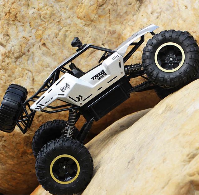 Радиоуправляемая машинка с полным приводом и Led фарами 35 см (VA-1430293463) - фото 3 Радиоуправляемая машинка с полным приводом и Led фарами 35 см (VA-1430293463) - фото 3