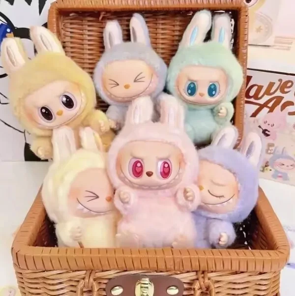 Игрушка-сюрприз брелок Labubu Pop Mart 15 см Серый - фото 3 Игрушка-сюрприз брелок Labubu Pop Mart 15 см Серый - фото 3