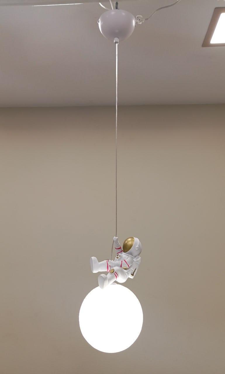 Підвісний світильник Levistella 782150-3/300 SM Астронавт на три плафони дитячий (2435410696) - фото 6