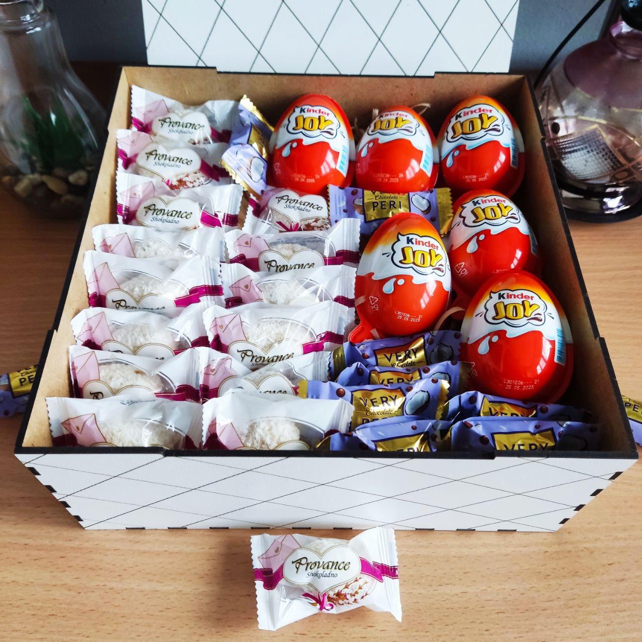 Подарочный бокс с Kinder JOY и сладостями (ar318) - фото 2