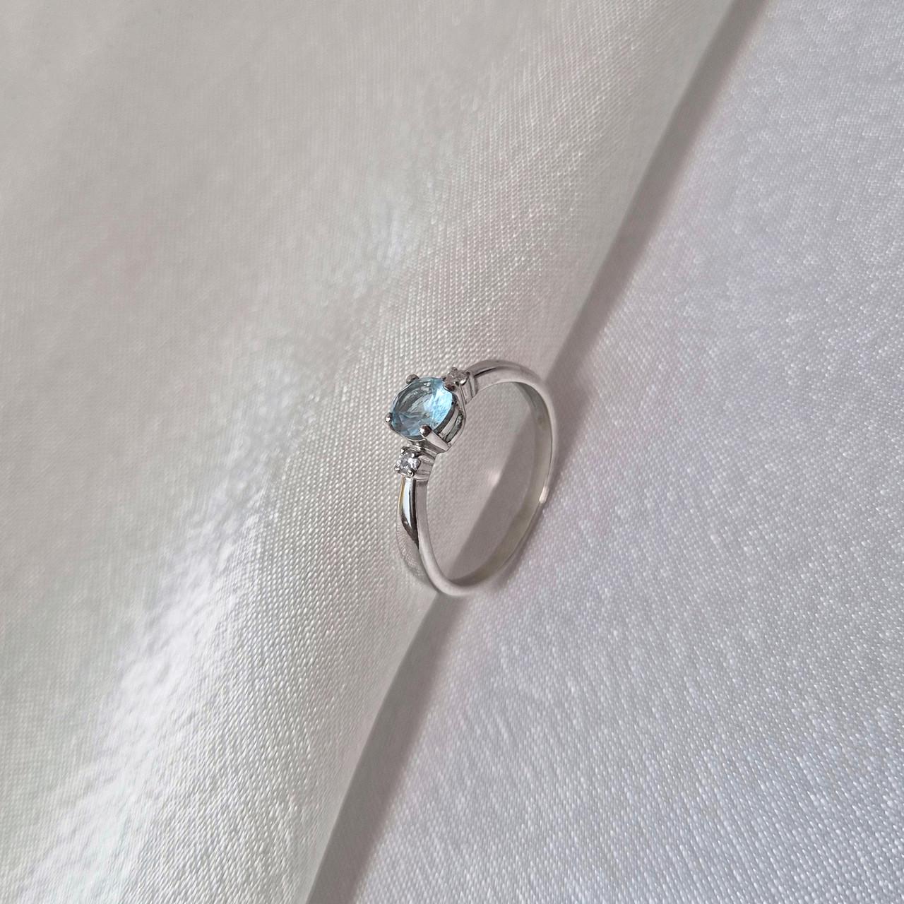 Кольцо с голубым камнем серебро 925 пробы родированное 1,44 г р. 16,5 (81055г)