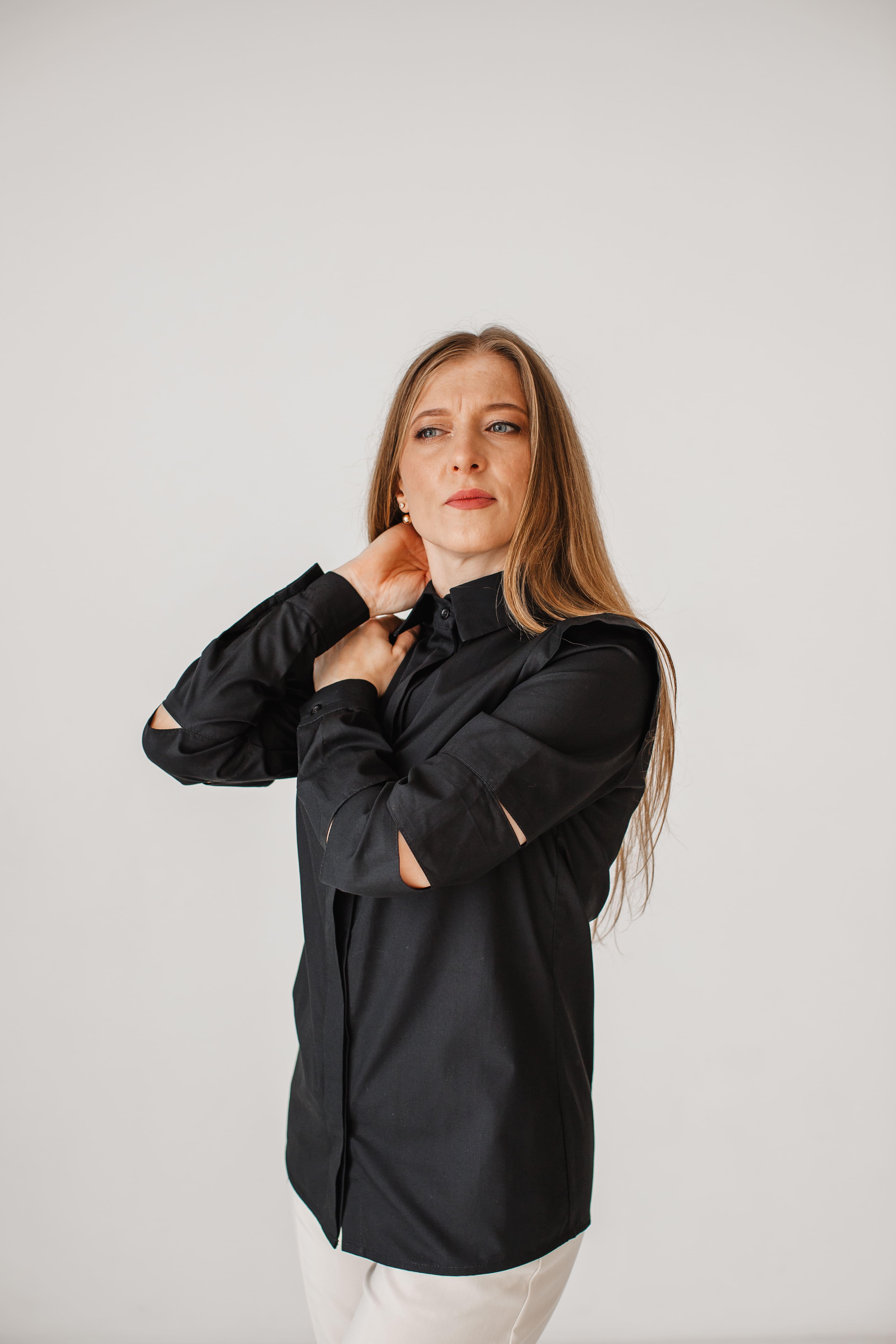 Сорочка жіноча приталена VSlatinina з розрізами на рукавах XL Чорний (01234567825)