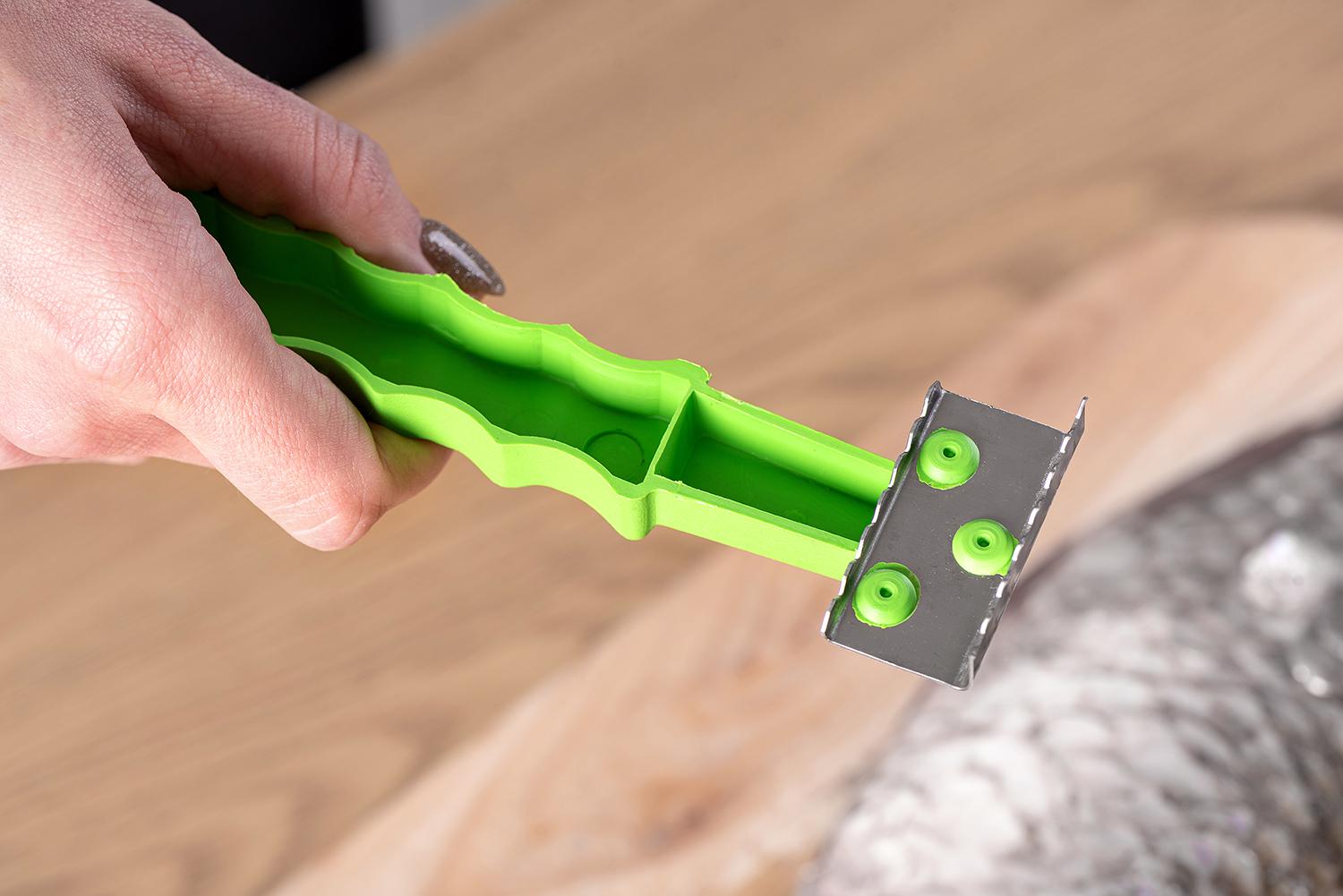 Рыбочистка скребок для рыбной чешуи с пластиковой ручкой 15,5 см Серый - фото 2 Рыбочистка скребок для рыбной чешуи с пластиковой ручкой 15,5 см Серый - фото 2