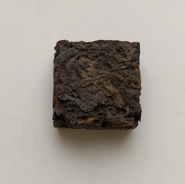 Чай порционный шу пуэр Маленький золотой кирпич 2003 год 100 г