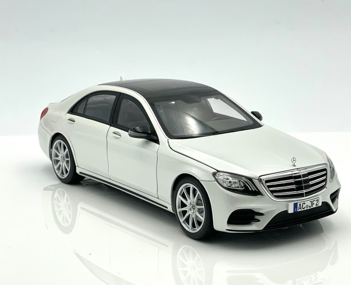 ᐉ Модель автомобиля Norev 1:18 Mercedes-Benz S-Class W222 AMG