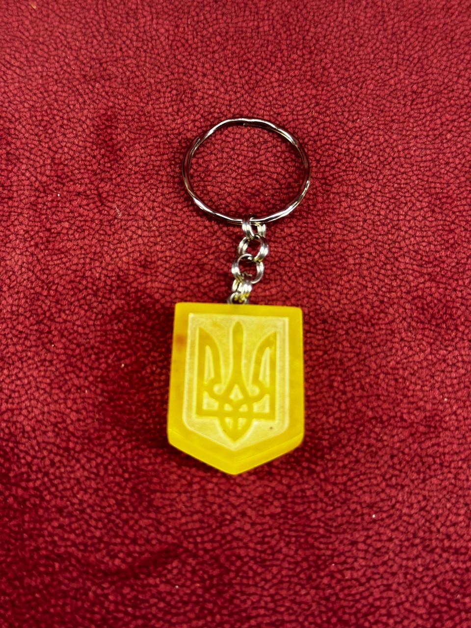 Брелок из янтаря трезубец 29/22 мм (к-244)